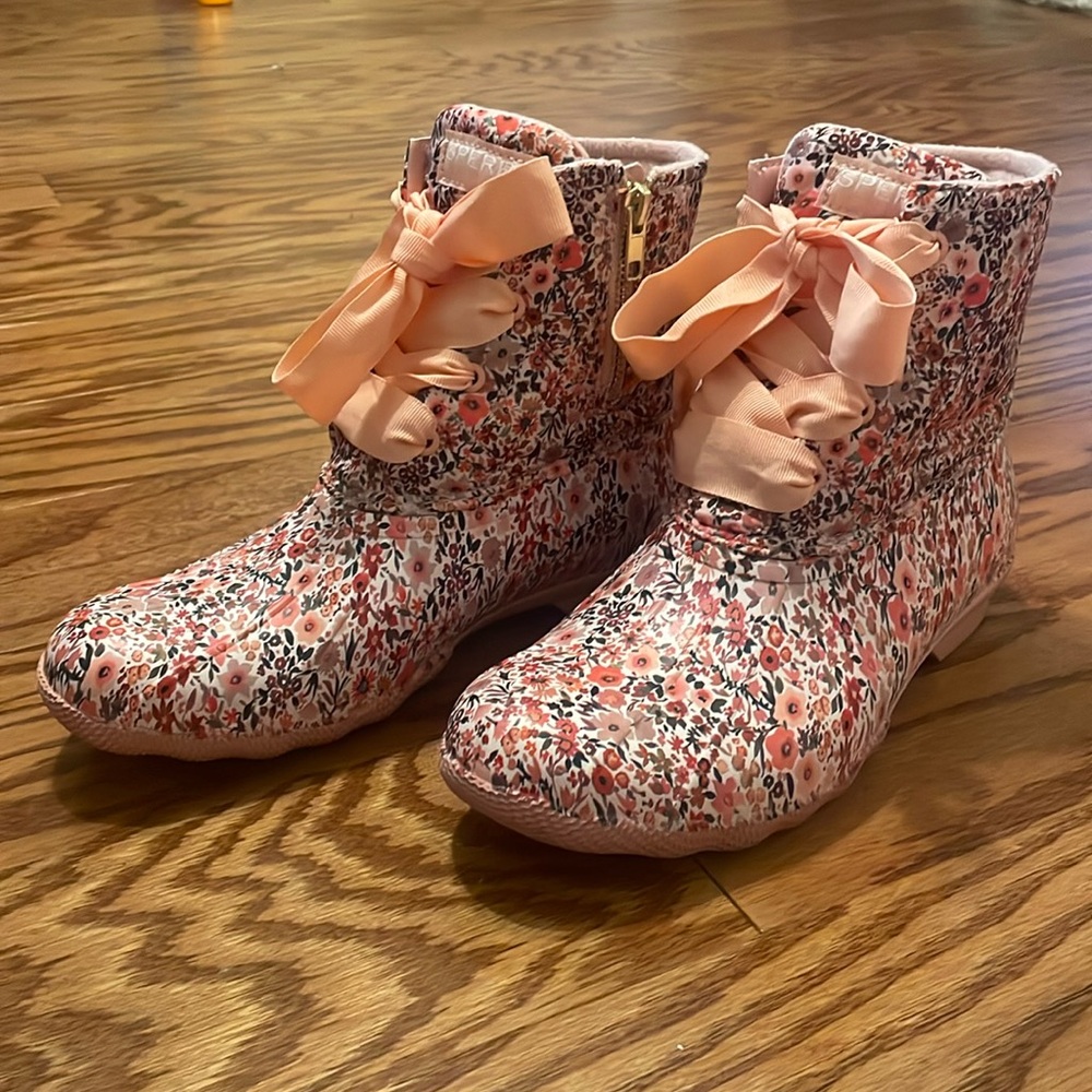 Sperry Pink Floral Rain Duck Boots size 8.5